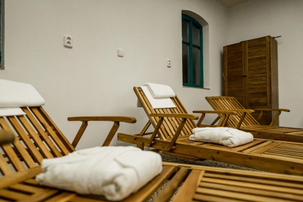 Na Kopecku Ad 1795 - Penzion S Restauraci A Wellness V Podkrkonosi Dvur Kralove nad Labem Luaran gambar